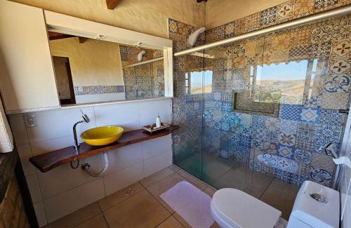 Carrancas Ski Chalet | Chalés Vila Real - Tranquilidade na Serra de Carrancas - Piscina com uma vista espetacular do Pôr do Sol