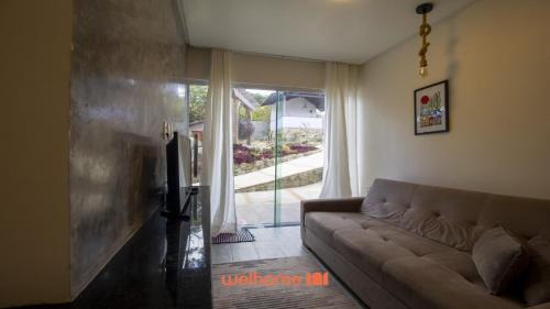 Bezerros House | Chale em Serra Negra vista para montanha e lareira