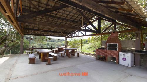 Bezerros House | Chale em Serra Negra vista para montanha e lareira