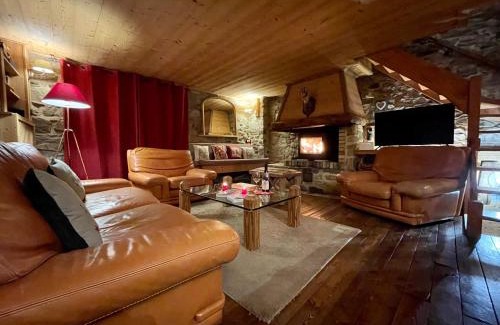 Le Villaret du Nial Ski Chalet | Chalet 1728 - La Reculaz - 2 minutes from Val D'isere by free shuttle bus