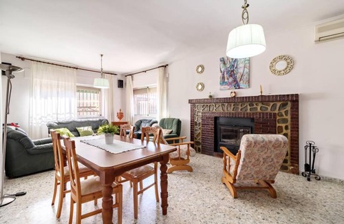 Churriana de la Vega House | Chalet acogedor con piscina muy cerca de Granada