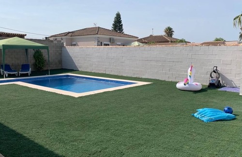 Los Franceses-la Vega Ski Chalet | Chalet Angeles with pool and garden in the Marquesado area