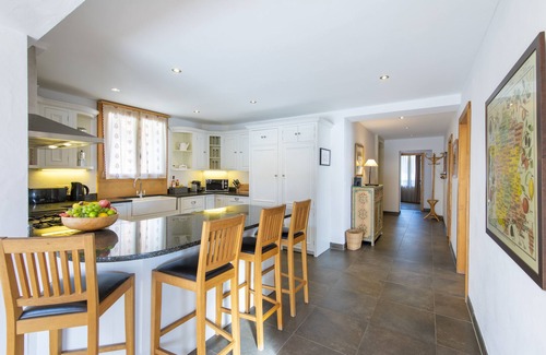 Villars-sur-Ollon Apartment | CHALET BALTHAZAR 4 - LUXURY APARTMENT, CENTRAL VILLARS 100 METRES FROM SKI TRAIN