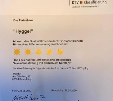 Sankt Valentin Ski Chalet | Chalet BERGSUCHT in Ruhpolding Bayern, Traumlage am sonnigen Südhang, kostenlose Parkplätze, schnelles WLAN, ruhige Sackgasse, NETFLIX inklusive