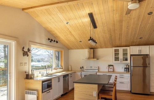Stratford Ski Chalet | Chalet Bulles et cie - Between lake and mountains