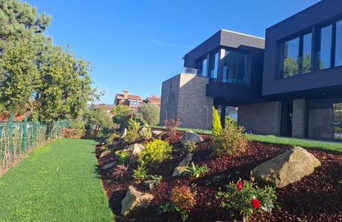 Nigran House | Chalet de lujo con piscina cercano a la playa