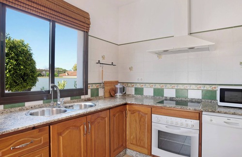 Conil de la Frontera House | Chalet El Huerto – Only for Families, Close to the Sea, with Pool and Wi-Fi