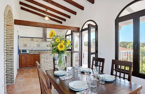 Conil de la Frontera House | Chalet El Huerto – Only for Families, Close to the Sea, with Pool and Wi-Fi