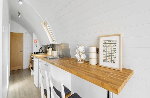 Hertford Ski Chalet | Chalet in Hertford with Lakeside Hot Tub