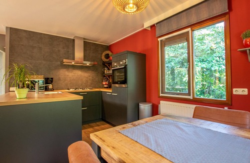 Uden House | Chalet in the woods with veranda and sauna