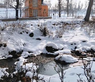Srinagar Ski Chalet | Chalet Rivera Doodpathri a Cozy 2BK cabin