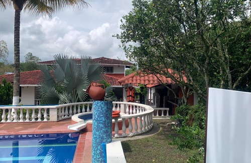 Armenia Ski Chalet | Chalet Santa Inés: Tu Refugio de Ensueño en el Corazón del Eje Cafetero