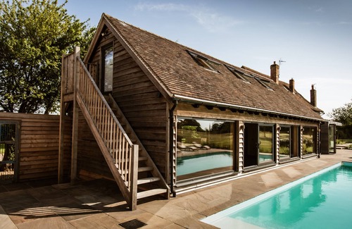 Abbess Roding Ski Chalet | Chalet Style apartment with bed pods. Great for groups of friends