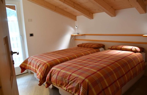 Stava Ski Chalet | CHALET VILLA BIANCA - 2 APARTMENTS breathtaking view of Dolomites