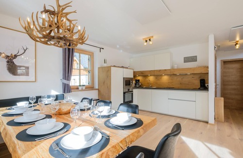 Donnersbachwald Ski Chalet | Chalet with sauna, hot tub and enclosed garden