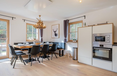 Donnersbachwald Ski Chalet | Chalet with sauna, hot tub and enclosed garden