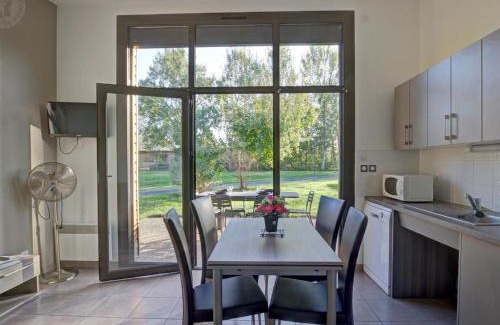 Veauchette House | Chalets bord d'étang avec terrasse privée et équipements loisir, parfaits pour une escapade nature - FR-1-496-79
