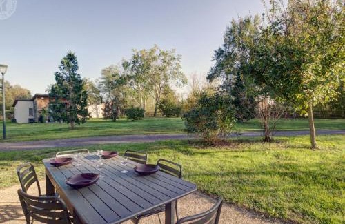 Veauchette House | Chalets bord d'étang avec terrasse privée et équipements loisir, parfaits pour une escapade nature - FR-1-496-79