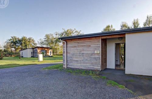 Veauchette House | Chalets bord d'étang avec terrasse privée et équipements loisir, parfaits pour une escapade nature - FR-1-496-79