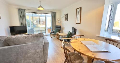 Wyke Regis House | Chalkhill View - Idyllic Sea Views Parking