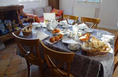 Ligny-le-Ribault Bed & Breakfast | Chambre d'hôtes 'Perle' avec WiFi, TV, petit-déjeuner inclus - FR-1-590-508