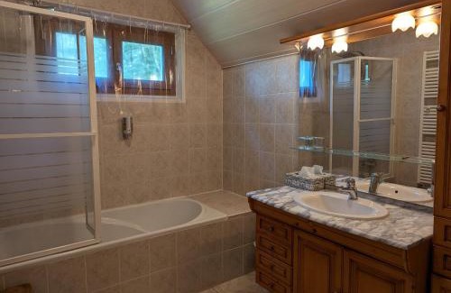 Ligny-le-Ribault Bed & Breakfast | Chambre d'hôtes 'Perle' avec WiFi, TV, petit-déjeuner inclus - FR-1-590-508