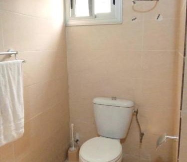 Adetikope Bed & Breakfast | Chambre salon meublée