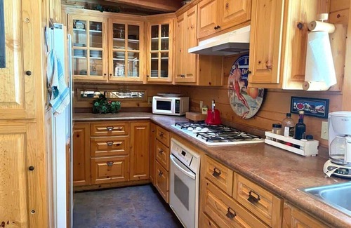 Strawberry House | Changes in Altitude – Spacious Family Cabin Near Pinecrest Lake & Dodge Ridge