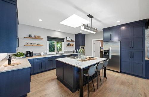 Mayhew House | Channel Marker