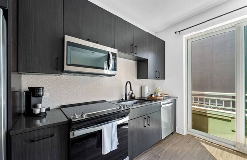 Channel District Apartment | Channelside Studio: Perfect for Work Trips! DT