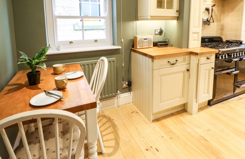 Barnard Castle Cottage | CHAPEL COTTAGE, pet friendly, with open fire in Middleton-In-Teesdale