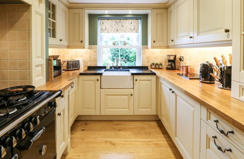 Barnard Castle Cottage | CHAPEL COTTAGE, pet friendly, with open fire in Middleton-In-Teesdale