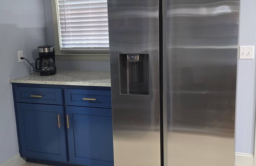 Tifton House | Charge the car! 🚗,WiFi 📶, and close to Tift Regional Medical center. Midterm