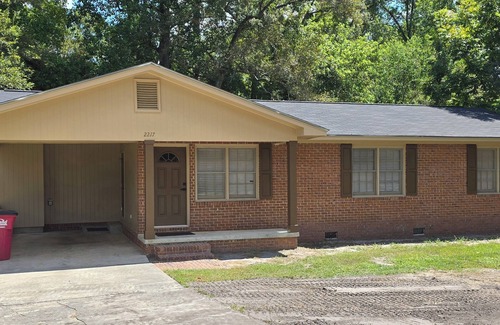 Tifton House | Charge the car! 🚗,WiFi 📶, and close to Tift Regional Medical center. Midterm
