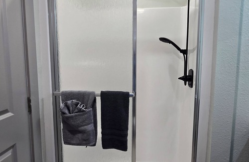 Tifton House | Charge the car! 🚗,WiFi 📶, and close to Tift Regional Medical center. Midterm