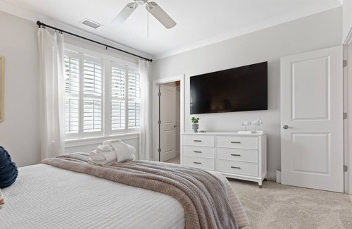 Charleston House | Charleston Beaches Pool Heated Spa 2 King Suites