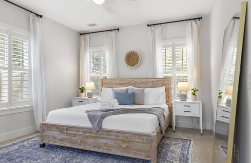 Charleston House | Charleston Beaches Pool Heated Spa 2 King Suites