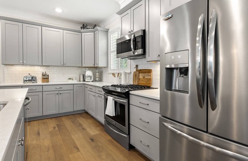 Charleston House | Charleston Beaches Pool Heated Spa 2 King Suites