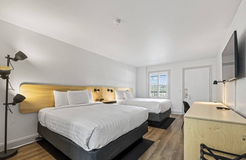 West Ashley Hotel | Charleston Creekside Inn