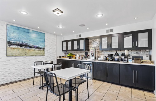 West Ashley Hotel | Charleston Creekside Inn