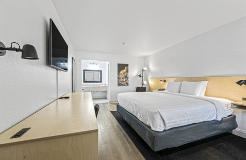 West Ashley Hotel | Charleston Creekside Inn