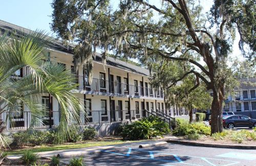 West Ashley Hotel | Charleston Creekside Inn