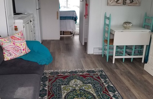 Thompson Square - Bunker Hill Boat Rental | Charlestown Houseboat Walk to attractions Be rocked to sleep