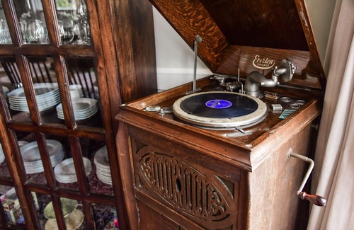 Lodi House | Charm and Comfort in Quiet Lodi Neighborhood