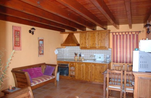 Los Quemados Cottage | Charming Casa Cabrera with stunning sea views and spacious terrace