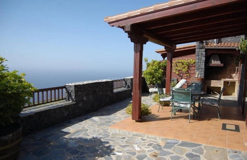 Los Quemados Cottage | Charming Casa Cabrera with stunning sea views and spacious terrace