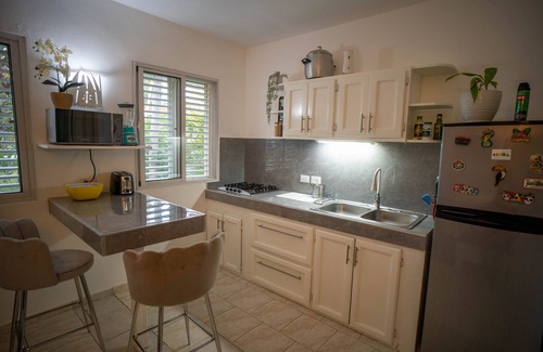 La Iglesia Apartment | Charming 1 bdr apt Popy beach. Close to all amenities. Safe residencial w/pool.