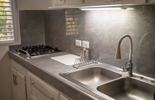 La Iglesia Apartment | Charming 1 bdr apt Popy beach. Close to all amenities. Safe residencial w/pool.