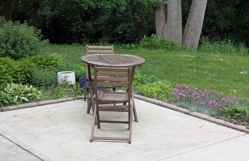 Portage House | Charming 1-bedroom apt in house by creek with AC, in delightful Portage