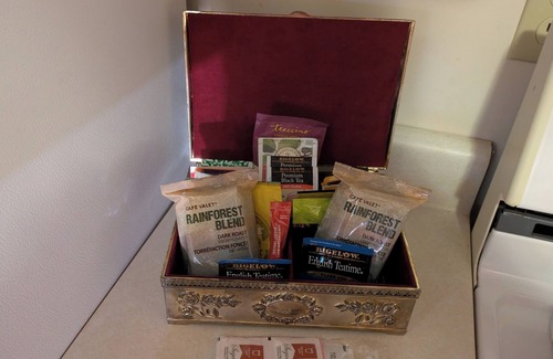 Portage House | Charming 1-bedroom apt in house by creek with AC, in delightful Portage